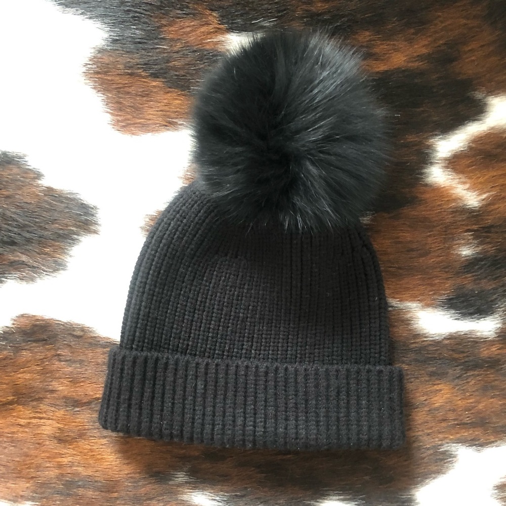 New Beanie Single Pom - black fox fur Pom beanie brand new